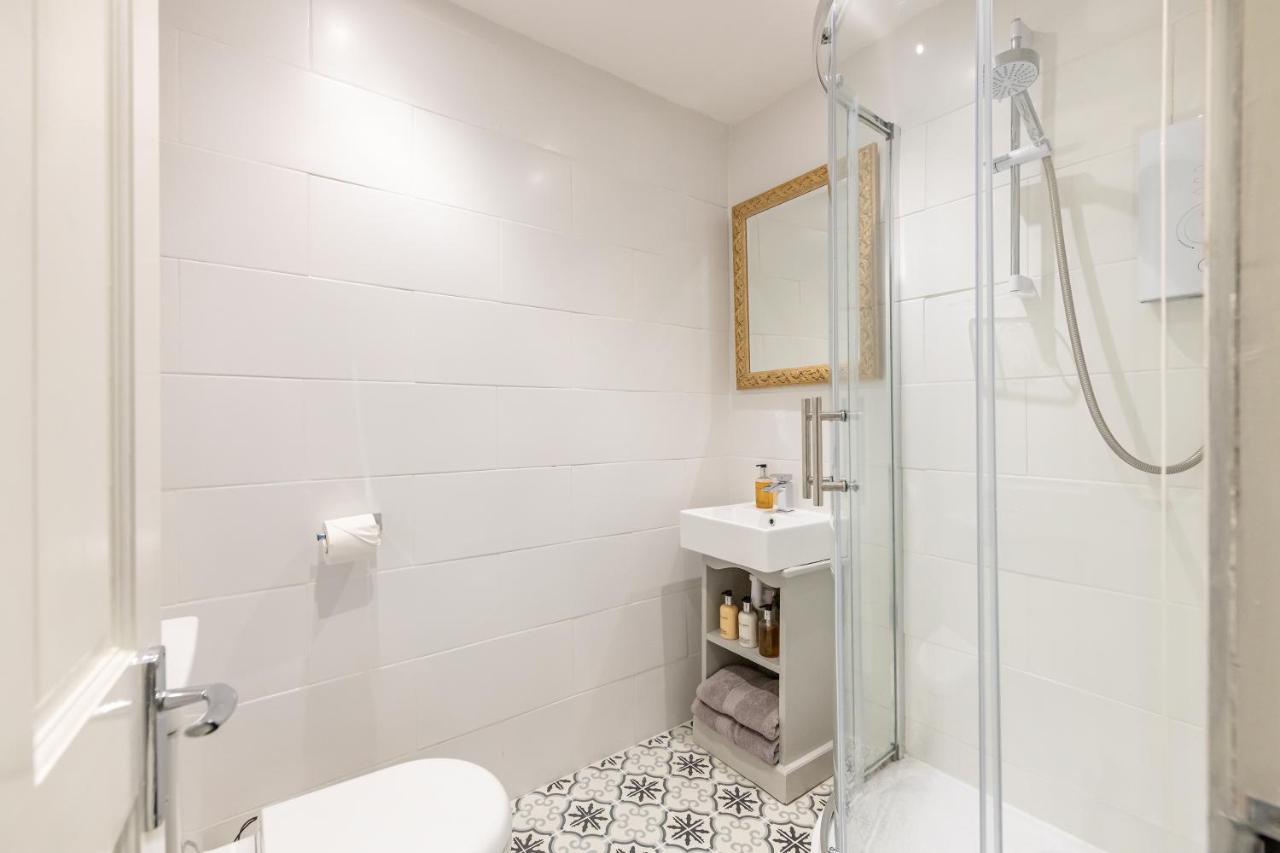Gorgeous Garden Apartment Бат Екстер'єр фото